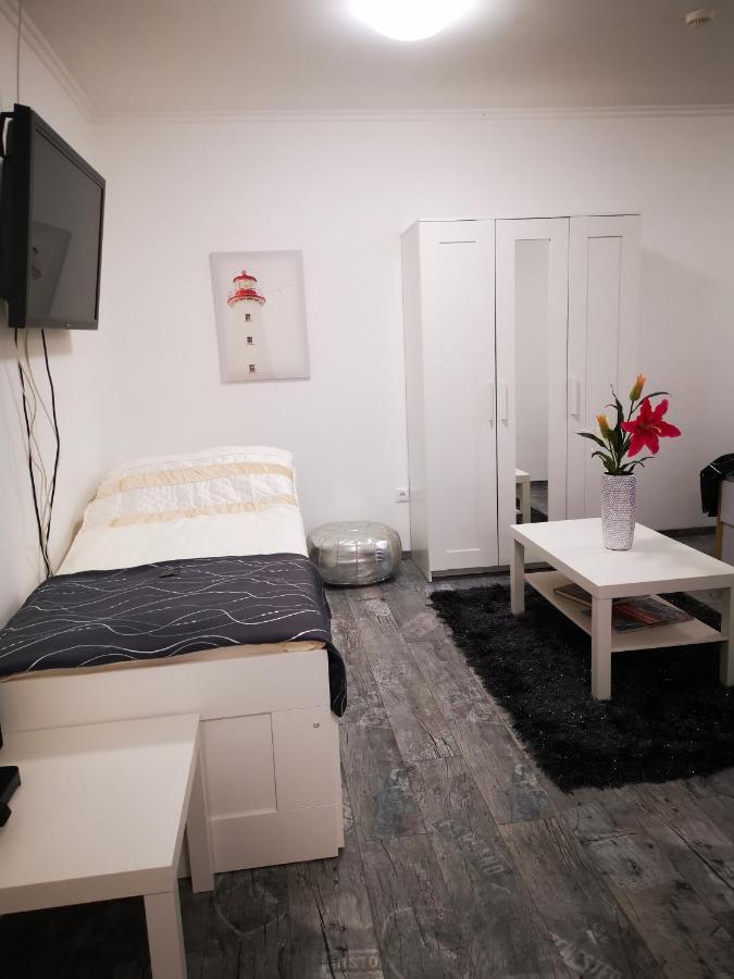 Apartamento Luxury Basement In The Surrounding Of Budapest Mogyoród Exterior foto
